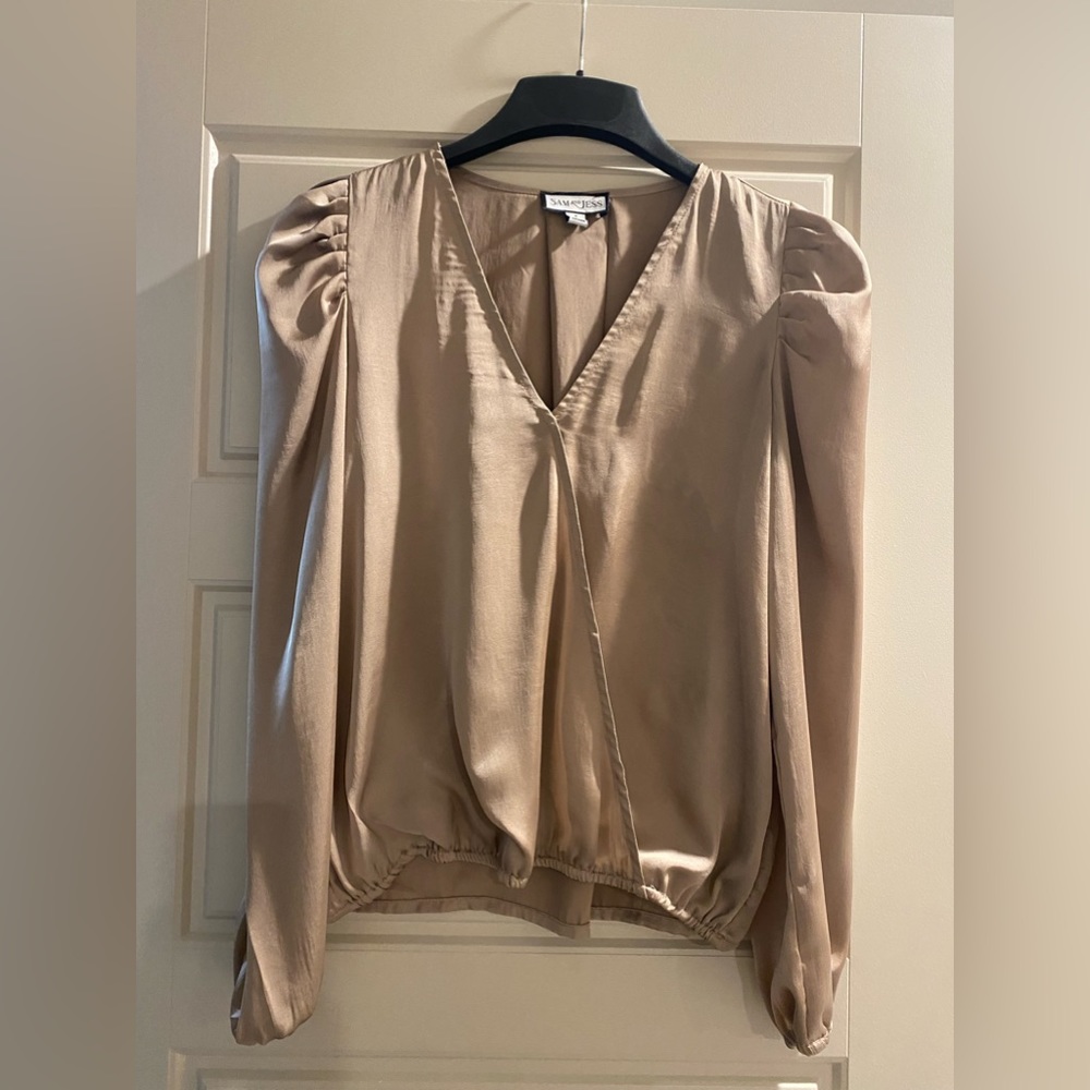 Beautiful gold blouse.